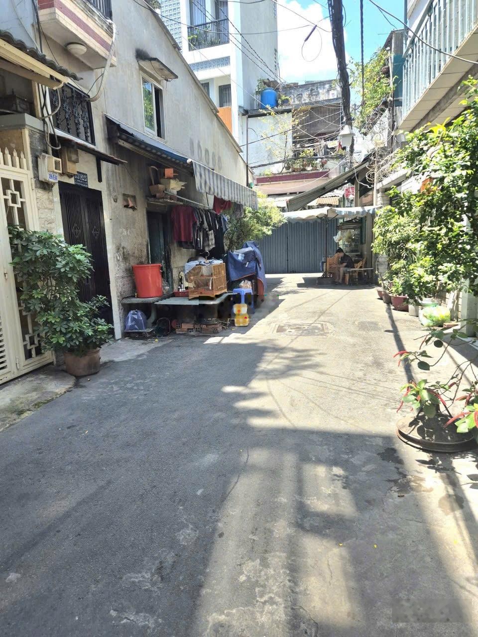 Bán nhà 373 Lạc Long Quân f8 Tân Bình giá cực tốt 4,35 tỷ cho căn nhà 30 m2