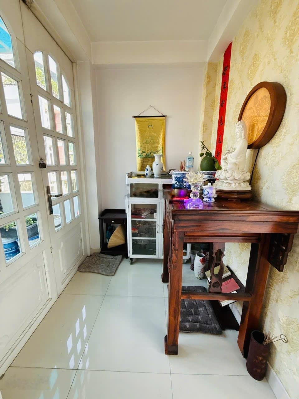 (OTÔ ĐỖ CỬA) Nhà đẹp chính chủ 4 tầng Trần Văn Quang(31,5m2) 3 phòng, sân để xe rộng, hoàn công đẹp