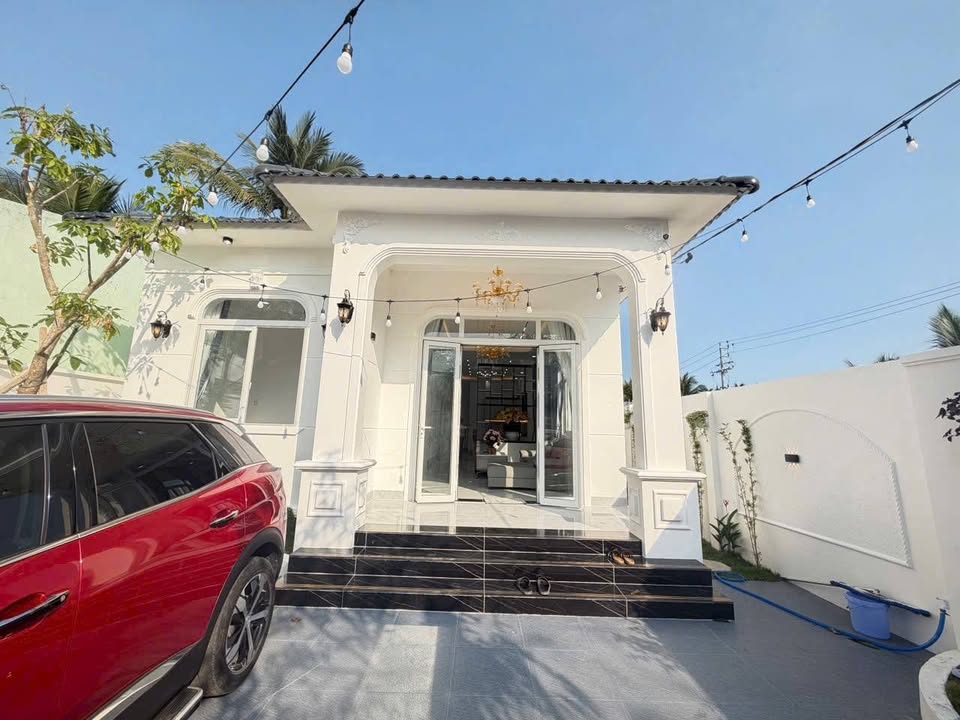 Bán nhà 3 phòng ngủ tặng đất 242m2 mặt tiền Lộ Cơ Khí, Bến Tre, giá 3.2 tỷ