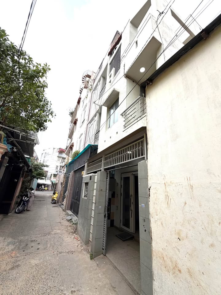 Bán nhà hẻm xe hơi thông thoáng, 54m², 3 tầng, 4 phòng ngủ tại đường Hoàng Hoa Thám, ngay chợ Cây Quéo, Bình Thạnh