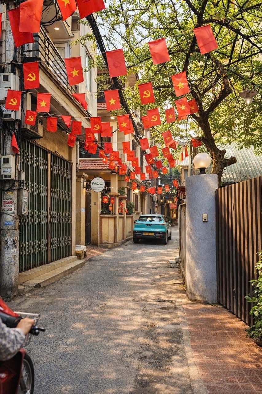 Bán nhà tại ngõ 401 Xuân Đỉnh, 30m2, 5 tầng, thang máy, full nội thất hiện đại, ô tô đỗ cửa, giá 10.6 tỷ