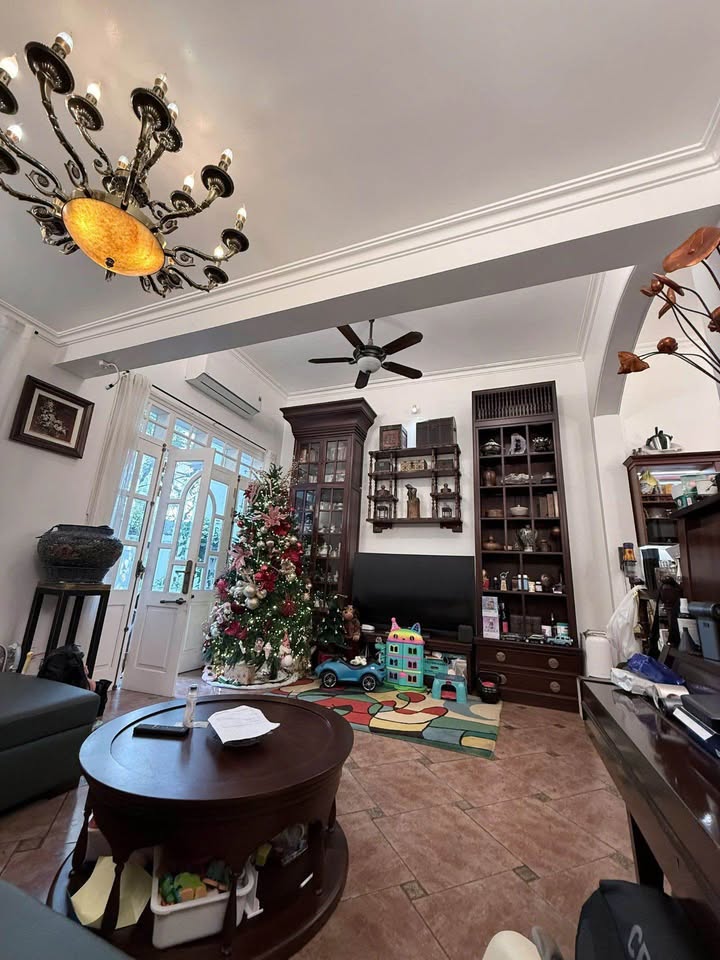 Bán nhà riêng quận Tây Hồ, thành phố Hà Nội, giá 31,3 tỷ