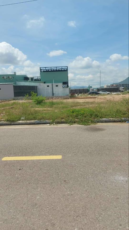 Long Vân lô LK4 hiếm hoi 100m², hướng Đông Bắc, sát Bệnh viện Quốc tế