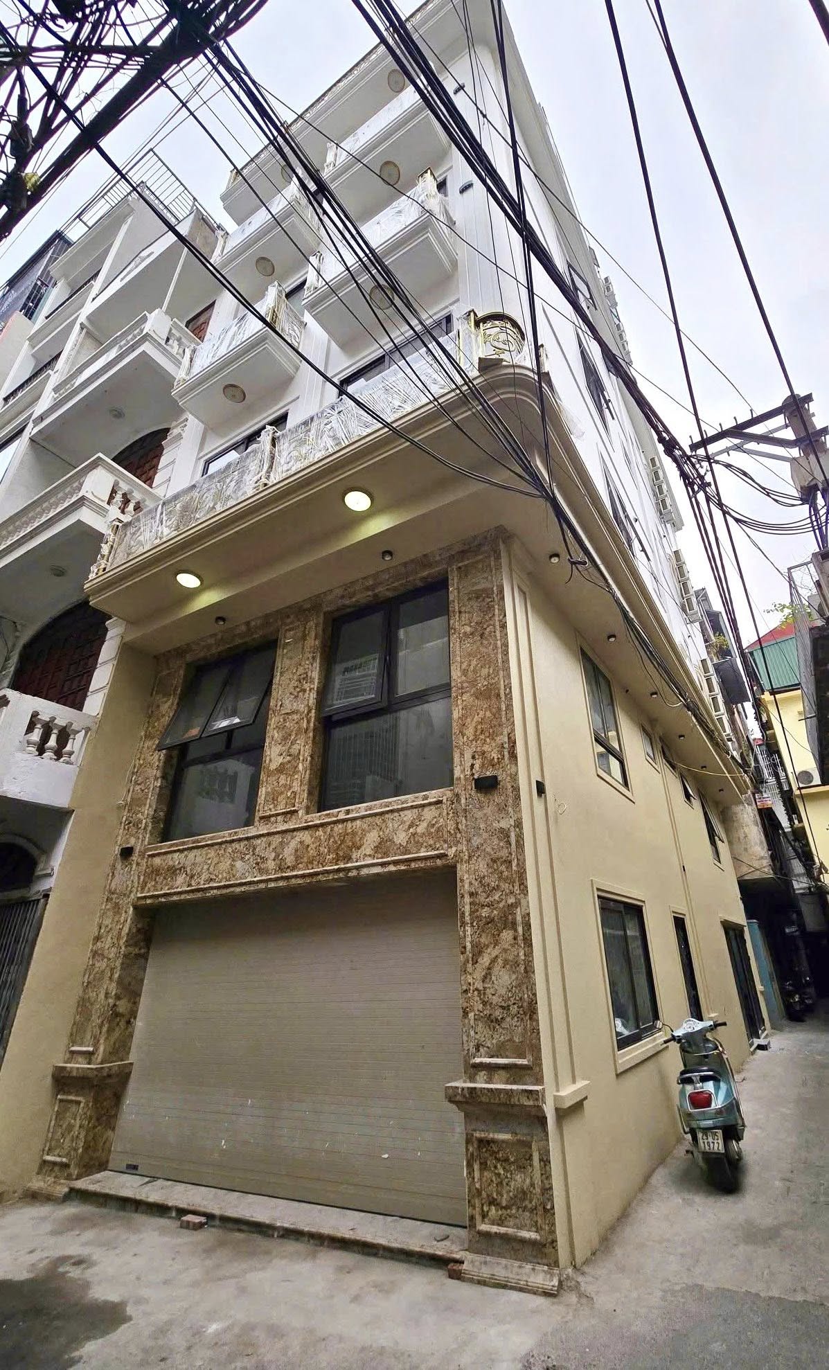 Bán toà nhà lô góc Thái Thịnh, Đống Đa, 90m2 x 8 tầng, thang máy, dòng tiền 2 tỷ/năm, giá 39.9 tỷ