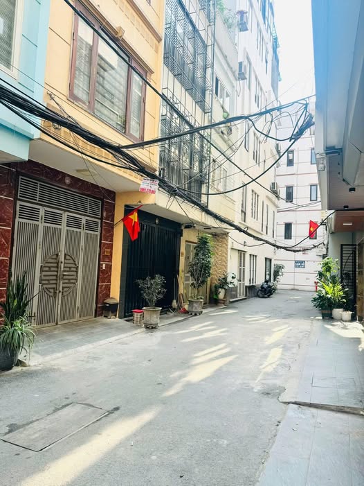 Bán nhà Bồ Đề, Long Biên, 36.5m2 x 4 tầng, ô tô tránh trước nhà, 4 ngủ full công năng, giá 6 tỷ