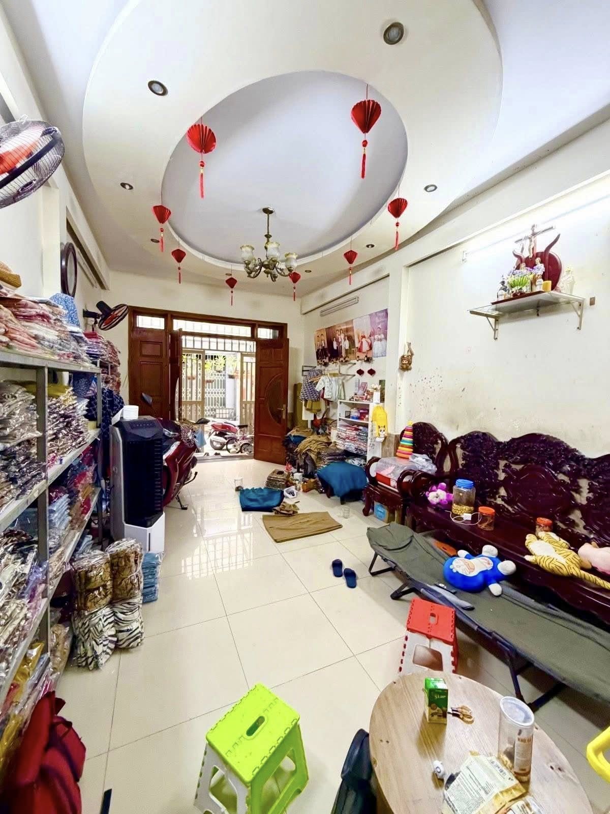 Bán nhà 4 tầng đúc kiên cố, ngang 4m dài 18m, cạnh Gò Dầu, hẻm xe hơi