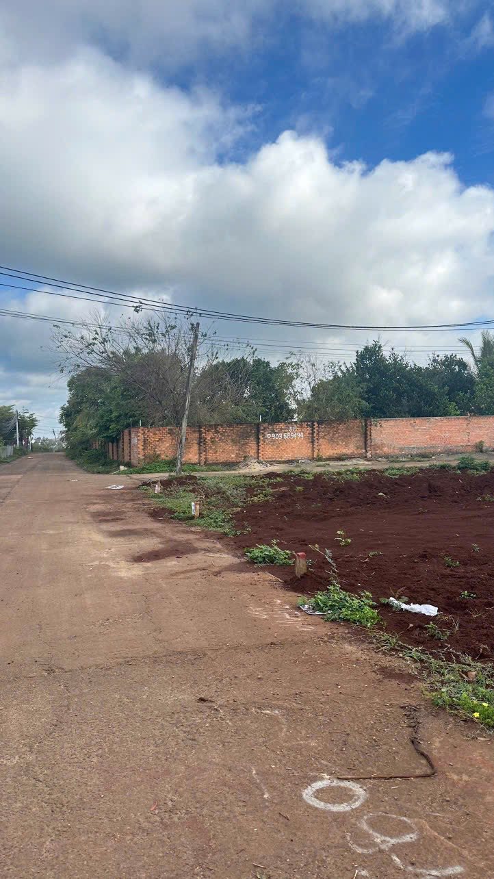 Siêu phẩm lô góc 2 mặt tiền 327 Y Moan, Buôn Ma Thuột, giá tốt 2.58 tỷ