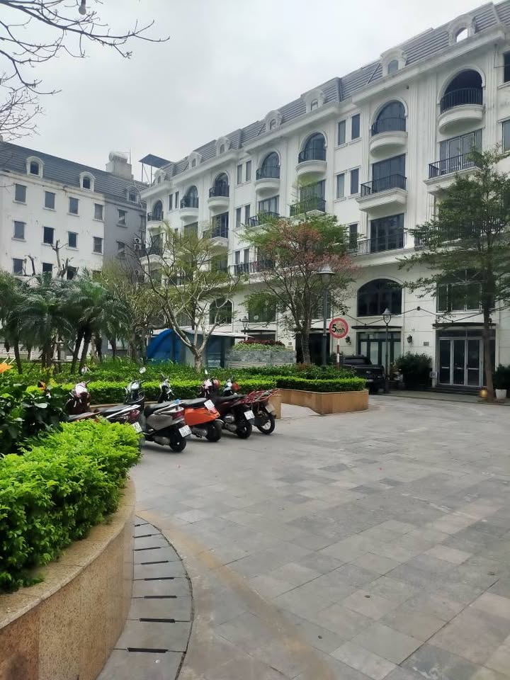 Bán căn hộ chung cư quận Long Biên, thành phố Hà Nội, giá 5 tỷ