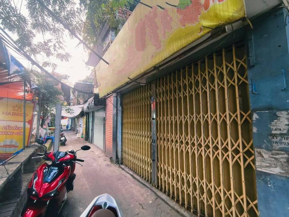 Bán tập thể tầng 4 Phạm Ngọc Thạch, Đống Đa, 120m2, 4 phòng ngủ, gần ô tô, sổ đỏ chính chủ