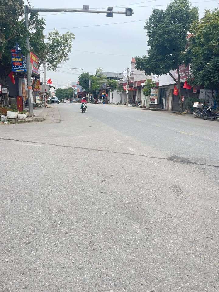 Ngôi nhà mơ ước tại Từ Sơn, 3 tầng đẹp lung linh, mặt tiền rộng thoáng, ô tô đỗ cổng, giá 2,8 tỷ