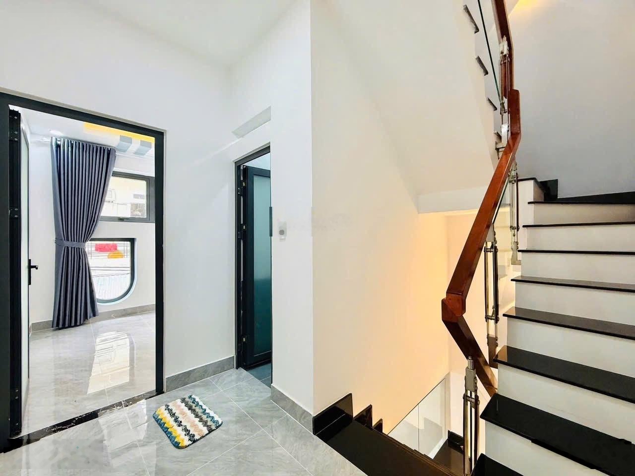 Nhà ngộp cần ra nhanh đường Phan Văn Hân phường 17 Bình Thạnh giá 4,990ty/80m2. Cho thuê 32tr/tháng