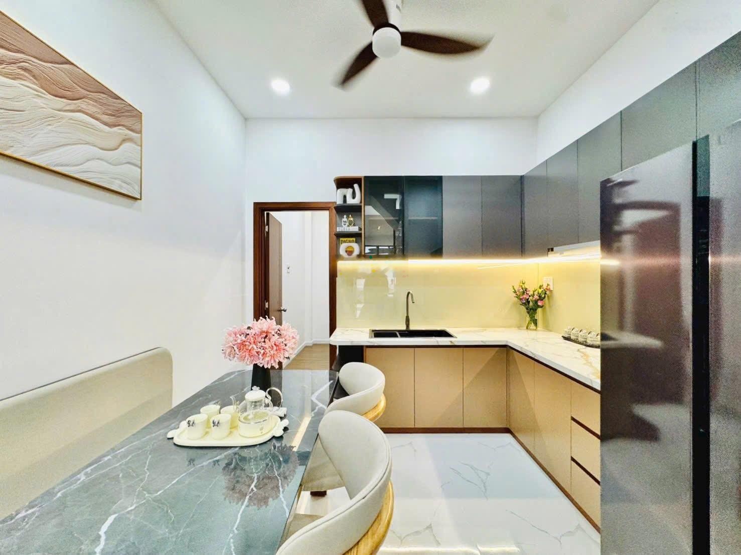 Bán nhà riêng 43,6m2 Phạm Văn Đồng, P11, Bình Thạnh, Hồ Chí Minh, sổ hồng riêng