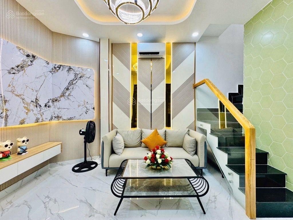 Vi sao nhà chưa đến 5 tỷ- giáp ranh qhận 1 - mới xây chờ chủ - hẻm thông an ninh