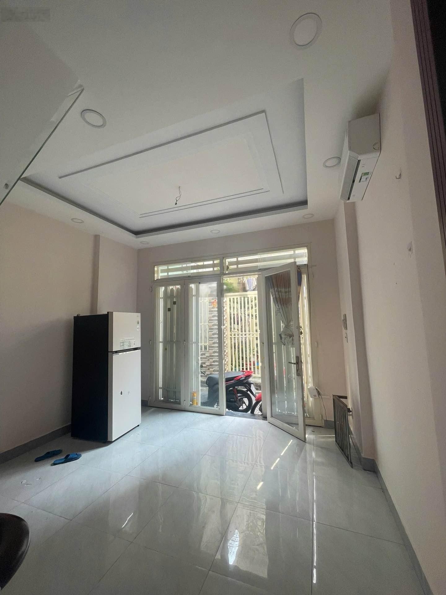 Bán Nhà Tôn Đản Quận 4 - Bề ngang 4m - 28m2 - 2 Tấm Đúc - Chỉ 3 Tỷ