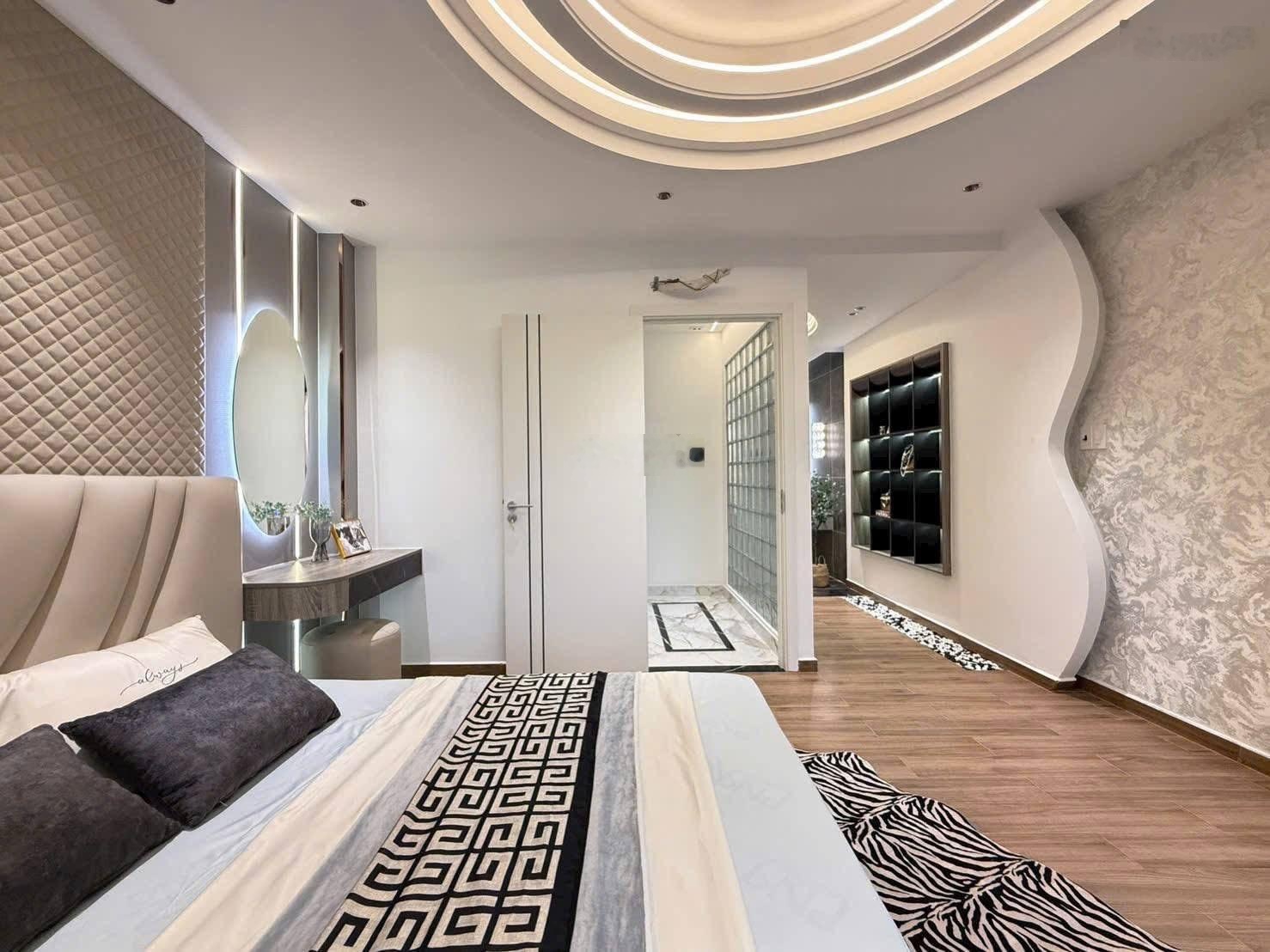 Giá Cực Hiếm! Bán Lỗ Vốn Nhà Đoàn Thị Điểm, P1, Phú Nhuận. DT: 61,1m2. Giá 4tỷ290. Cho thuê 19tr/th