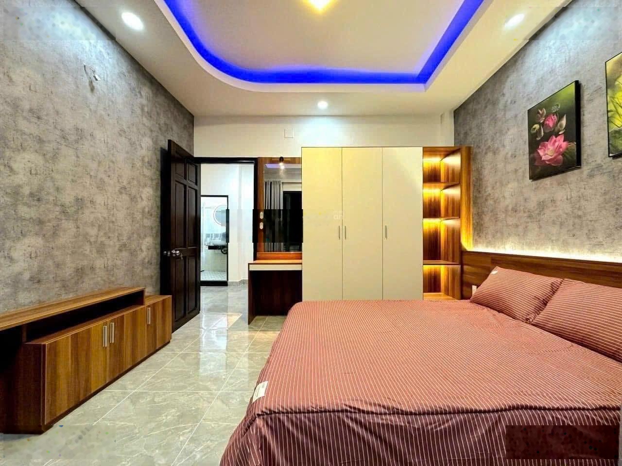 Chỉ 1 căn duy nhất 54m2 ngay Bến Vân Đồn, Quận 4. Giá: 3 tỷ 110. SHR, hẻm 5m, nhiều tiện ích