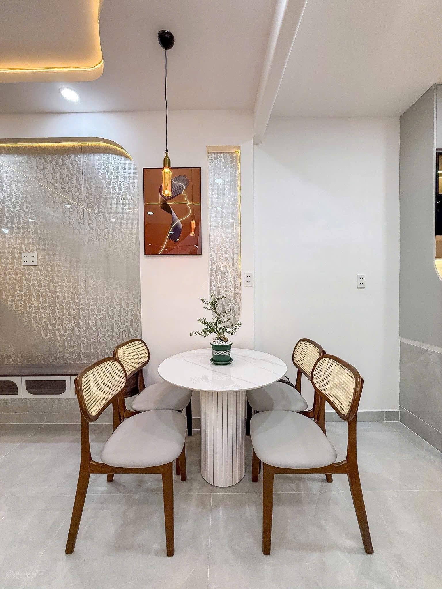 Sót 1 căn duy nhất nhà hoa lan p.7 phú nhuận hđ thuê 12tr/ tháng - chỉ 2 tỷ 090!