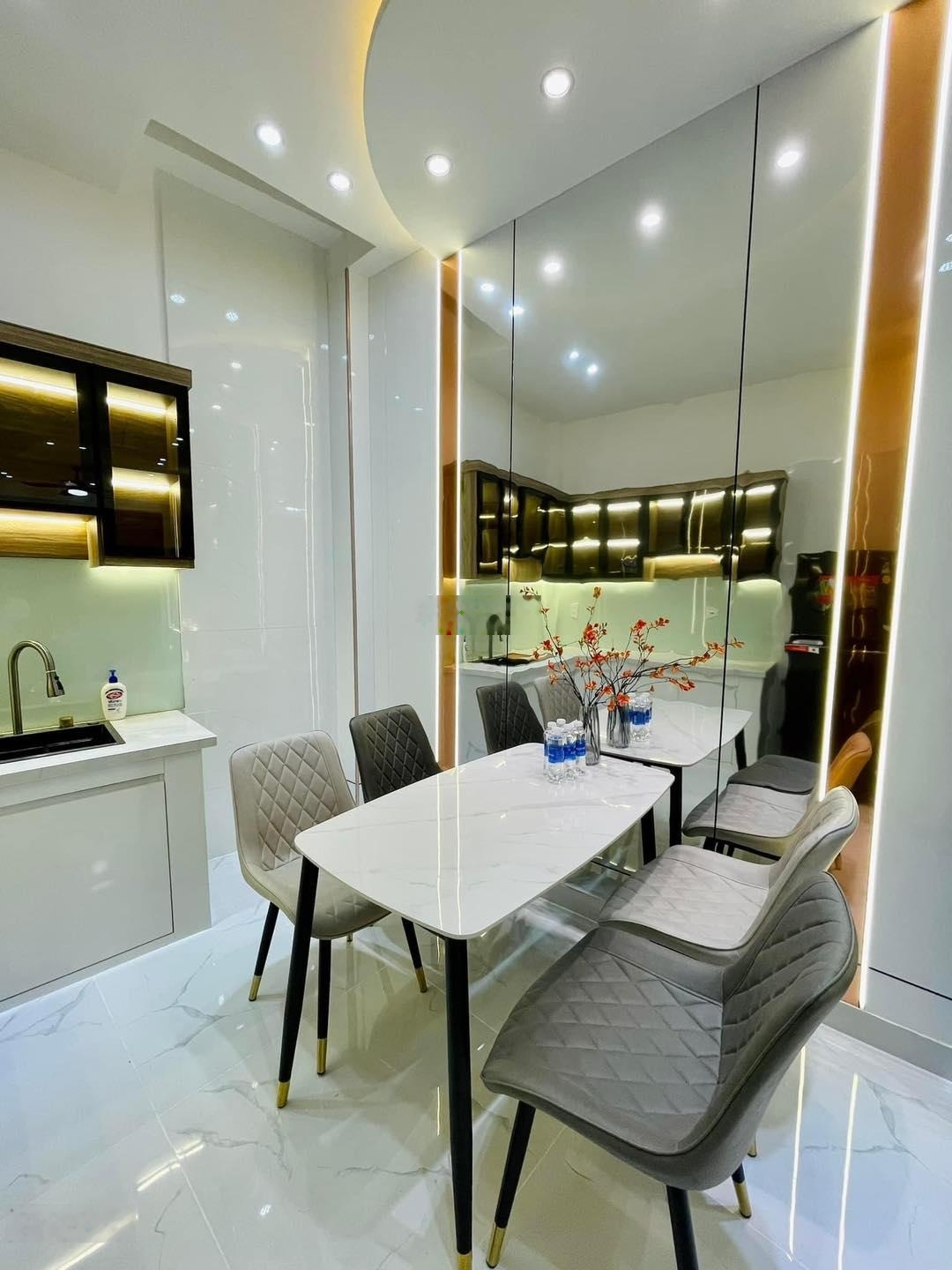 Bán nhà xinh 4PN, 4WC, 48m2/ 3 tỷ 200tr, giá ưu đãi tại Lê Trực, P7, Bình Thạnh, HCM