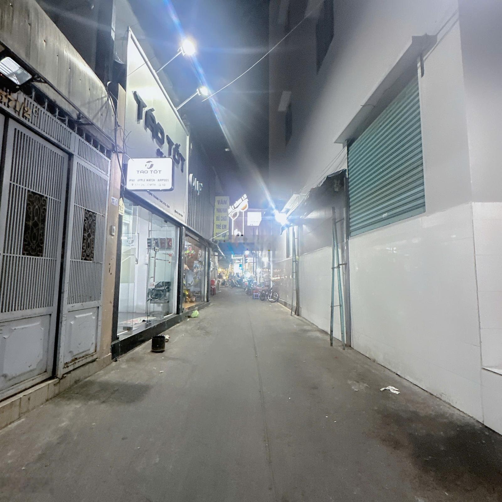 Nhà trung tâm quận 10 hẻm xe hơi 5 tầng giá tốt hiếm có