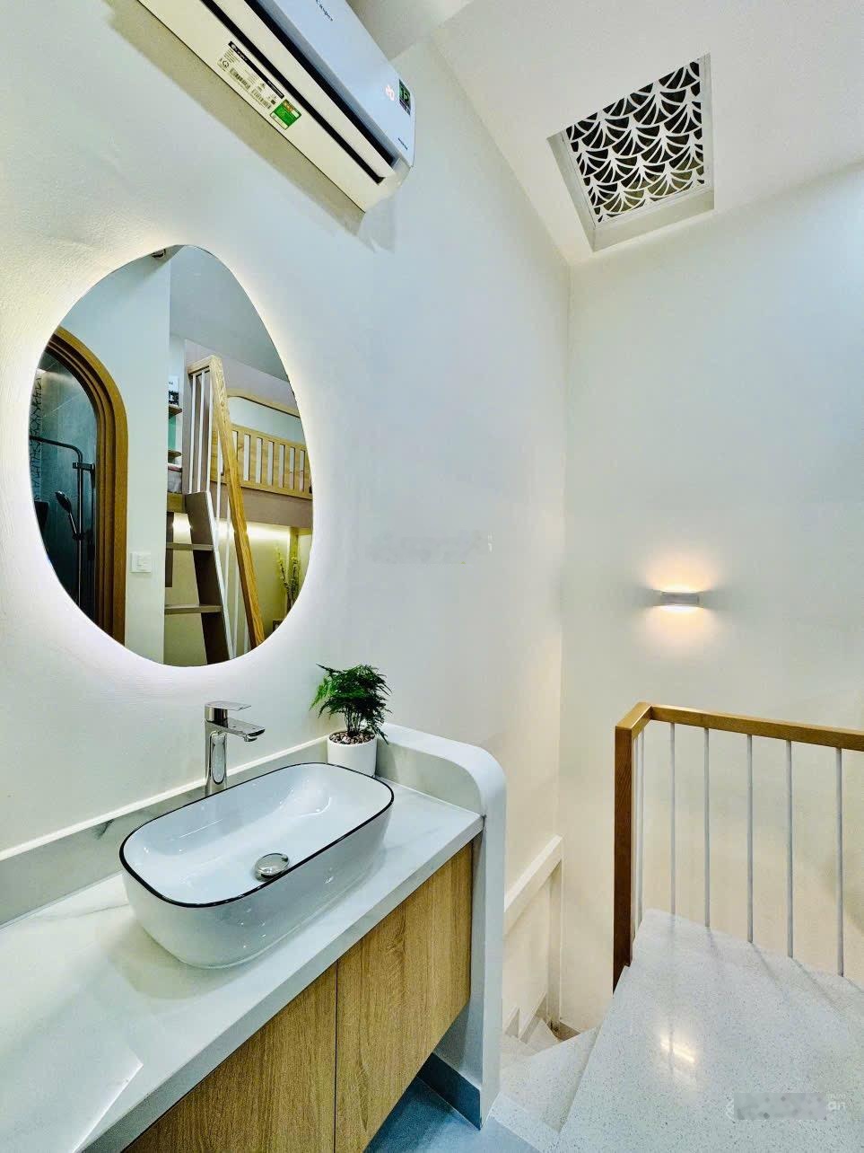 Nhà nhỏ xinh ở ngay 3 tỷ 680 tl