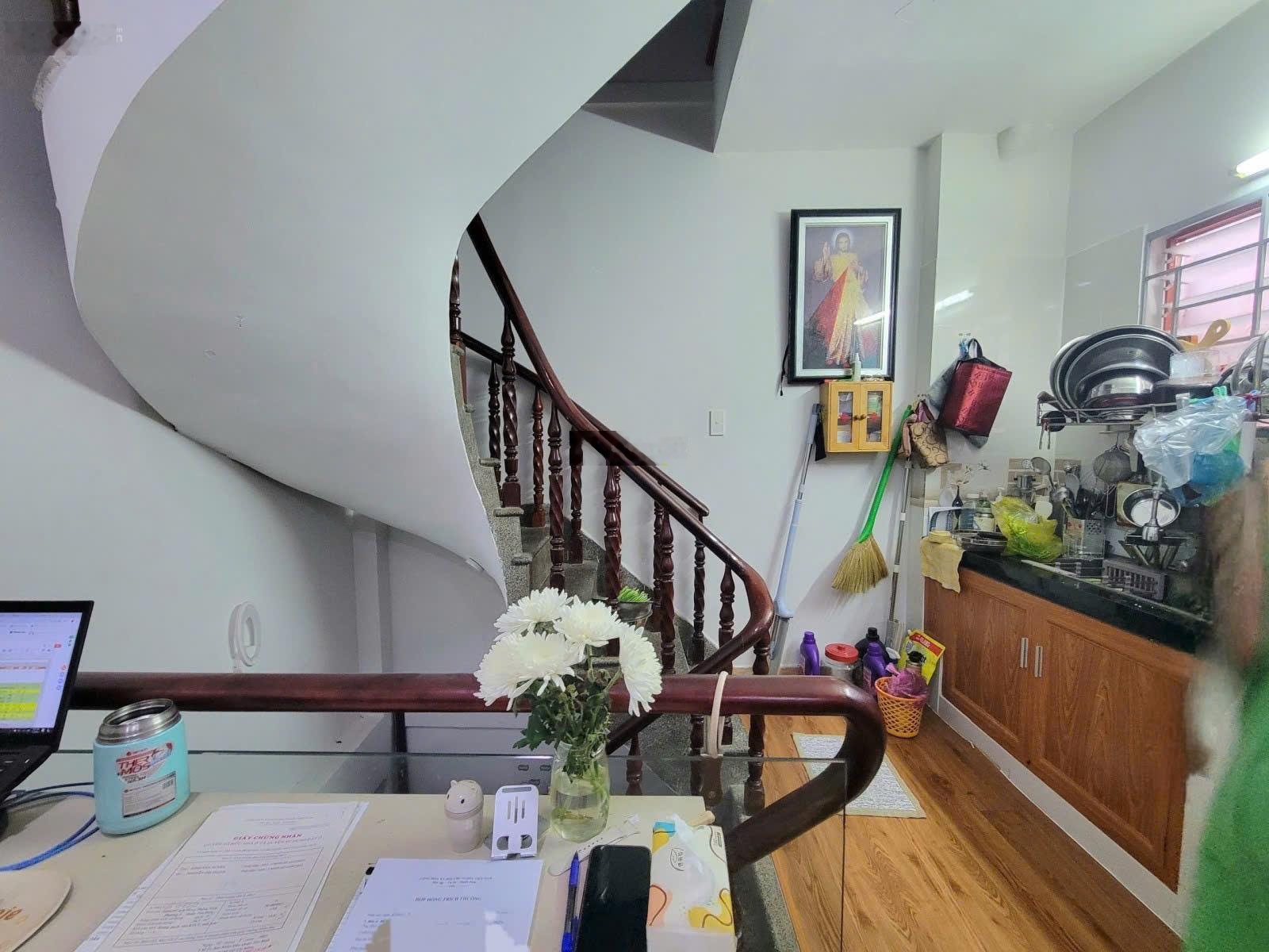 Bán nhà Cách Mạng Tháng 8, quận Tân Bình 5 tầng đối diện CV Lê Thị Riêng giá 3 tỷ