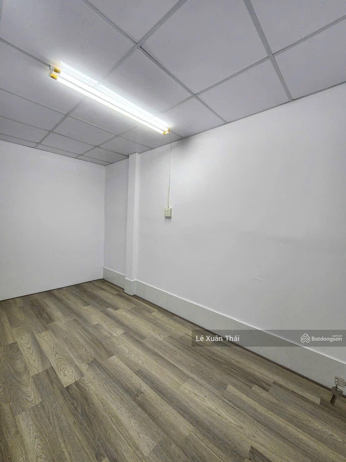 Nhà 2 tầng Ông Ích Khiêm, 46m2, ở ngay không sửa, ô tô đổ cửa, ngang đẹp 4.1m. 5.9 tỷ, P.14 Q.11.