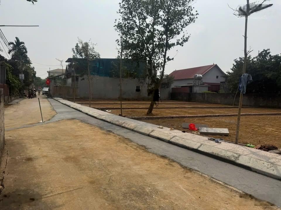 Bán đất đẹp 150m gần trường học, sân bóng, khu dân cư đông đúc sát khu du lịch ao vua - ba vì