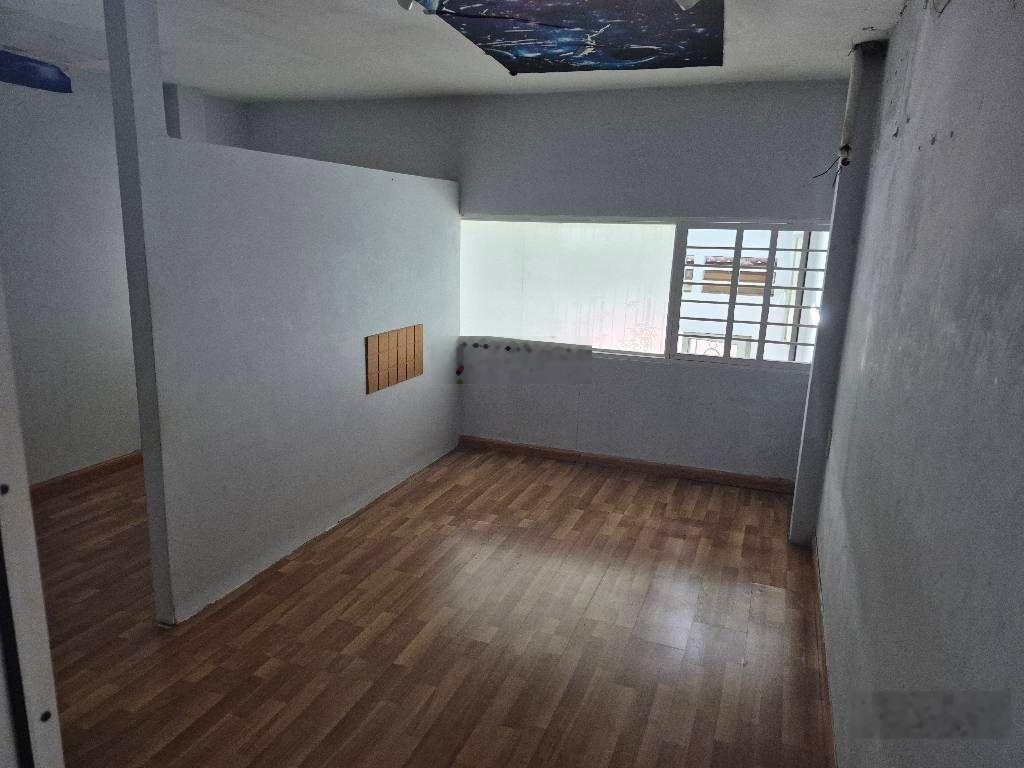 Bán nhà 4x11m đúc lửng _ Hẻm xe hơi Đường Nguyễn Hữu Tiến.