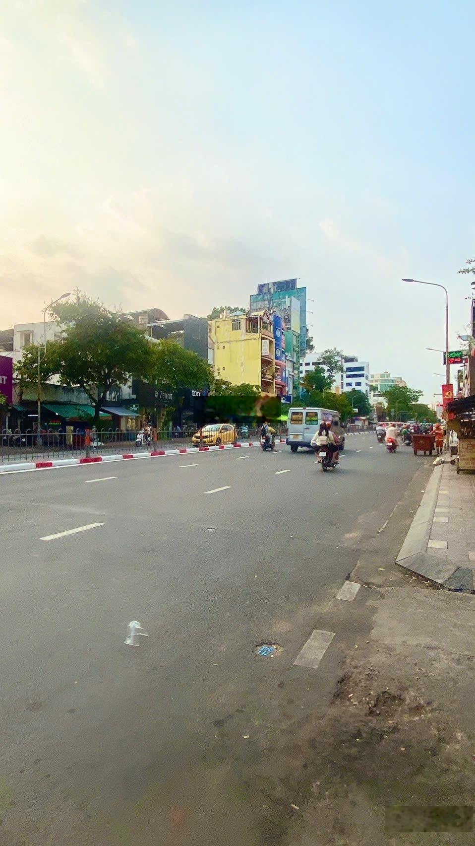 Nhà 1/sẹc, sổ đẹp, ko lg qh - nguyễn văn cừ - 3.3/3.6x9.5(33m2), 4tầng - 6.2tỷ