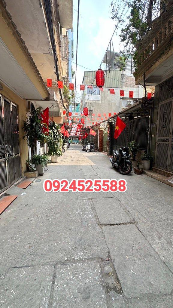 Bán nhà phố Minh Khai, 40m2, vài bước ra ô tô tránh