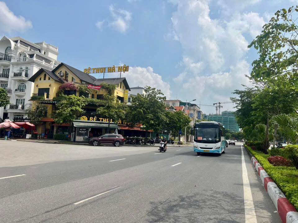 Bán nhà mặt phố Cổ Linh, 85m2, 6 tầng thang máy, đang hoàn thiện