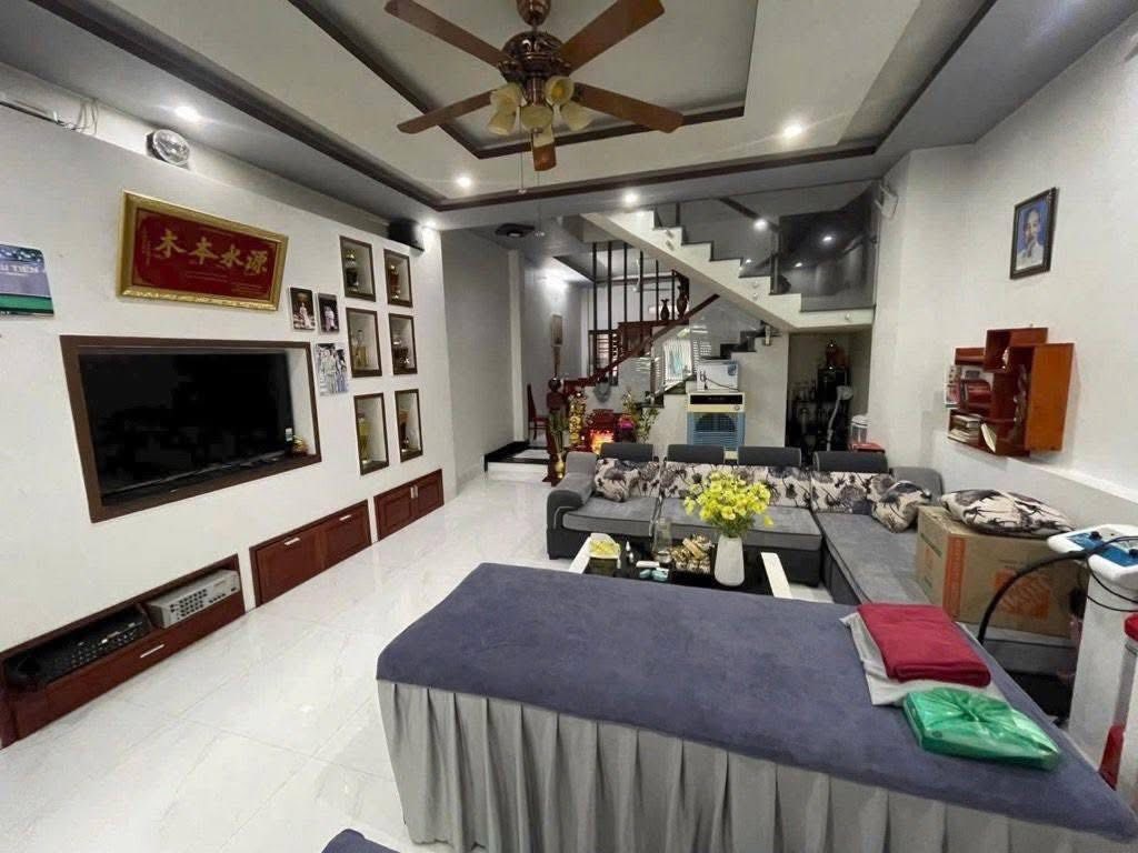 Bán căn nhà phố Thiên Hiền, 40m2 x 5 tầng, phân lô, ô tô tránh, phù hợp kinh doanh, văn phòng