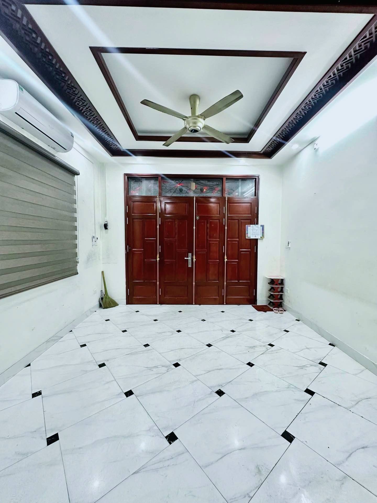 Bán nhà Mỹ Đình, 35m2 x 5 tầng, ngõ rộng thẳng tắp, gần sân vận động và Bến xe Mỹ Đình