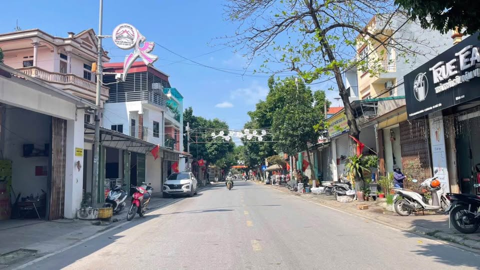 Bán nhà 3 tầng mặt phố An Dương Vương, Phúc Yên, 90m², vị trí trung tâm, khu kinh doanh sầm uất