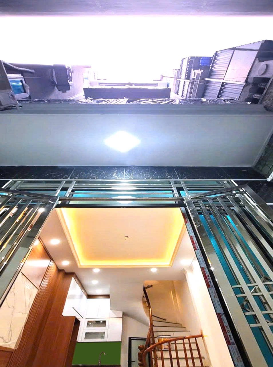 Nhà 5 tầng xinh xắn, 32m², 8 tỷ chốt liền tay