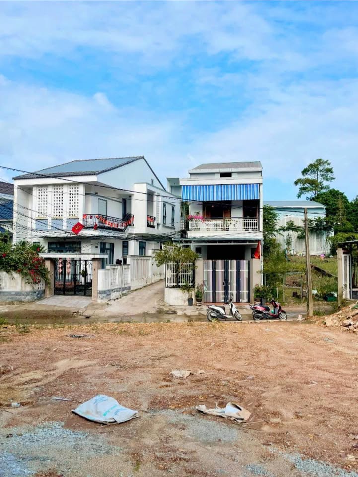 Bán đất kiệt ô tô Nguyễn Thị Định, Huế, sổ hồng chính chủ