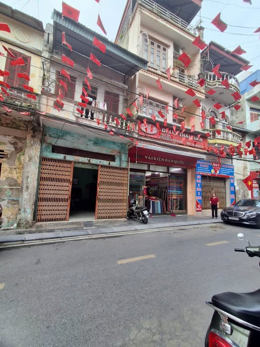 Bán nhà 2 tầng mặt đường phố cổ, mặt tiền rộng, kinh doanh đỉnh cao, giá 5.5 tỷ