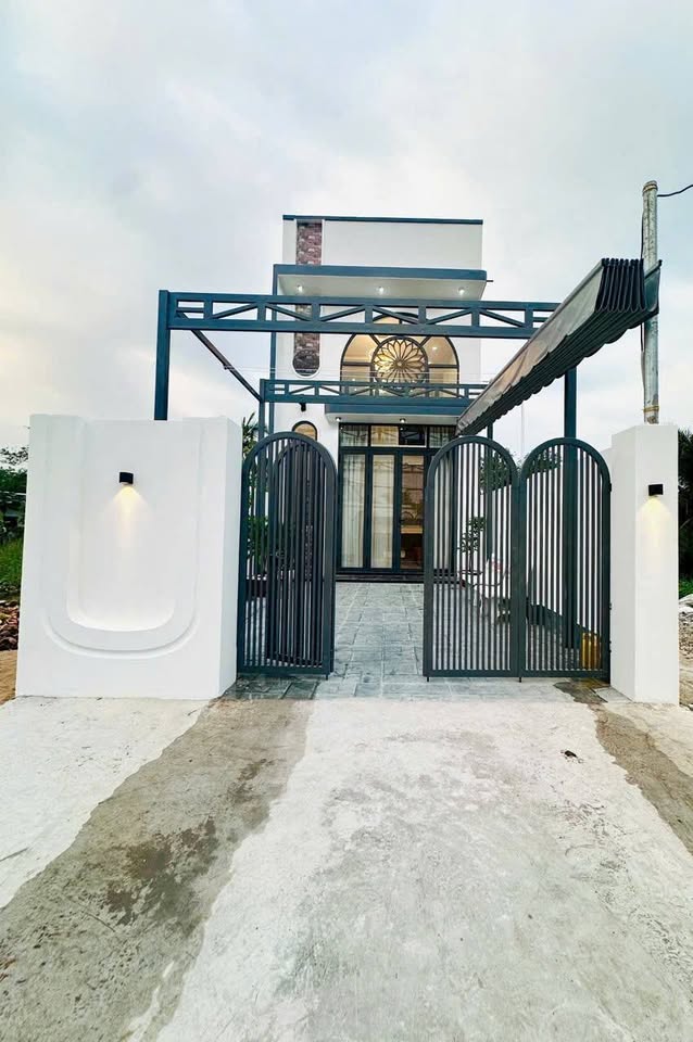 Bán nhà mặt tiền đường mới xây Huỳnh Phan Hộ, triệt lửng, giá 2.9 tỷ