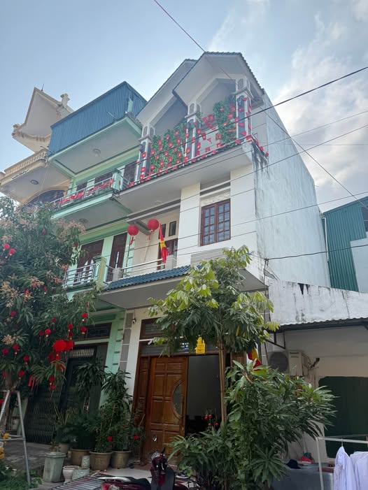 Bán nhà 3 tầng khu Hòa Lạc, Móng Cái, ngay cổng trường, phù hợp kinh doanh