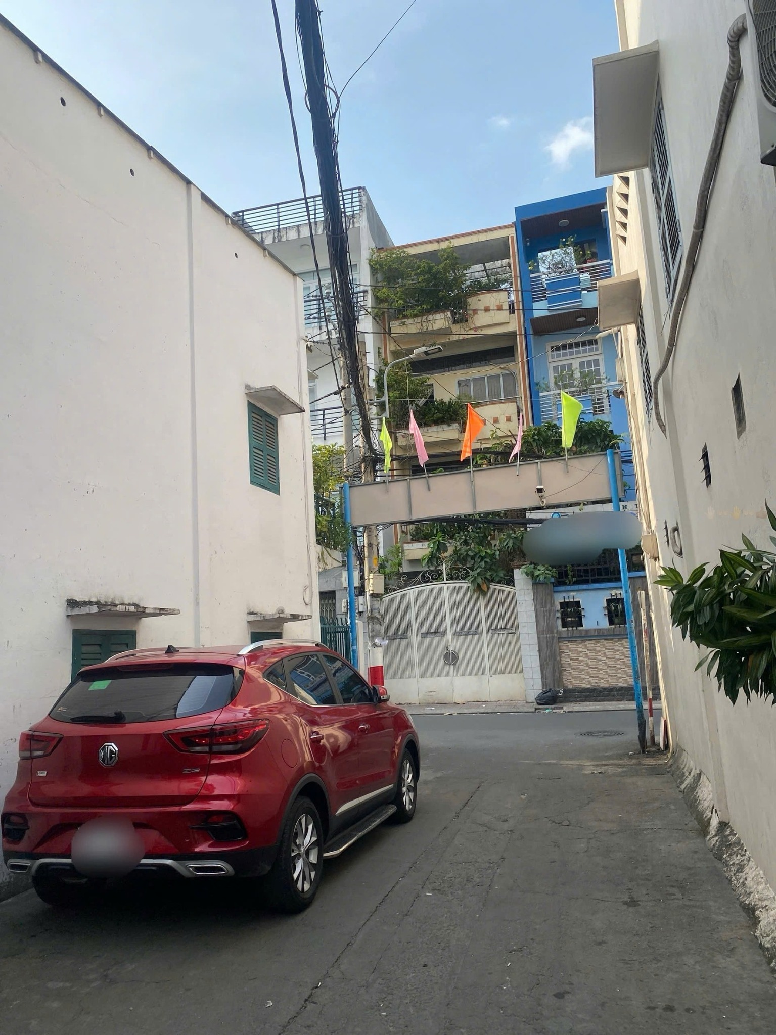 Bán nhà Hoàng Hoa Thám, 87m2, 3 tầng, hẻm ô tô, giá 11.5 tỷ