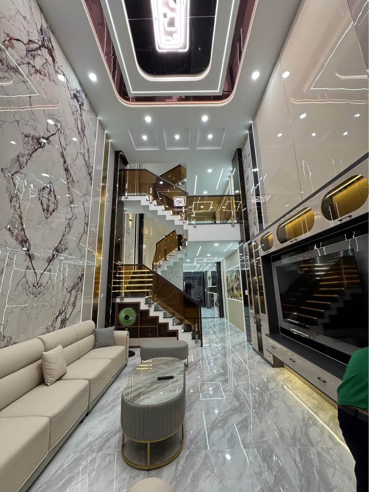 Siêu phẩm 4m x 20m, 1 trệt 3 lầu, tặng full nội thất, giảm sốc 400 triệu chỉ còn 8,5 tỷ