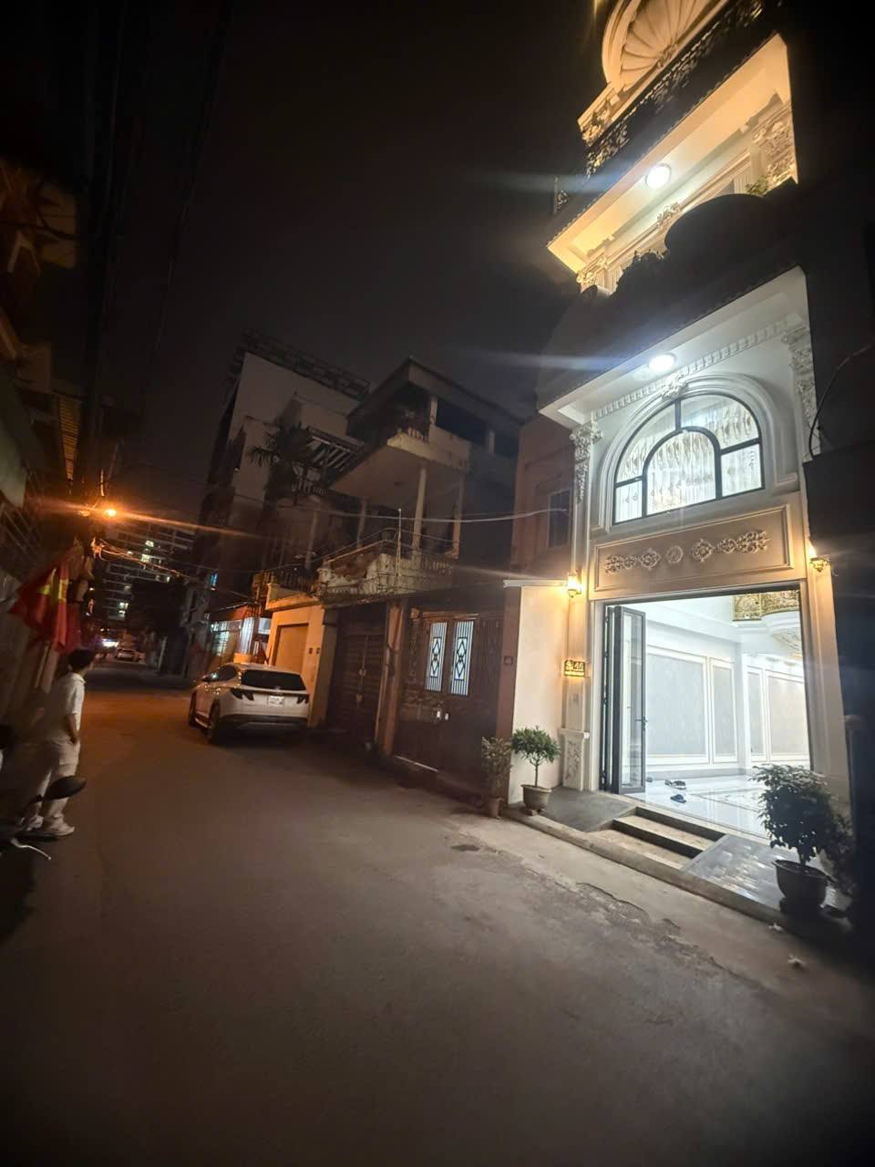 Bán nhà phố Tân Thụy, phường Long Biên, đường trước nhà 2 ô tô tránh, kinh doanh tốt