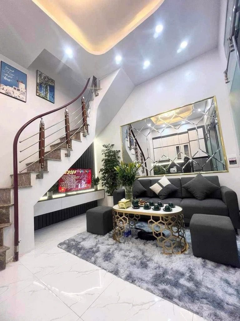Bán nhà phố Khâm Thiên, 20m2 x 4 tầng, 3 phòng ngủ, ngõ ba gác, giá 5.2 tỷ