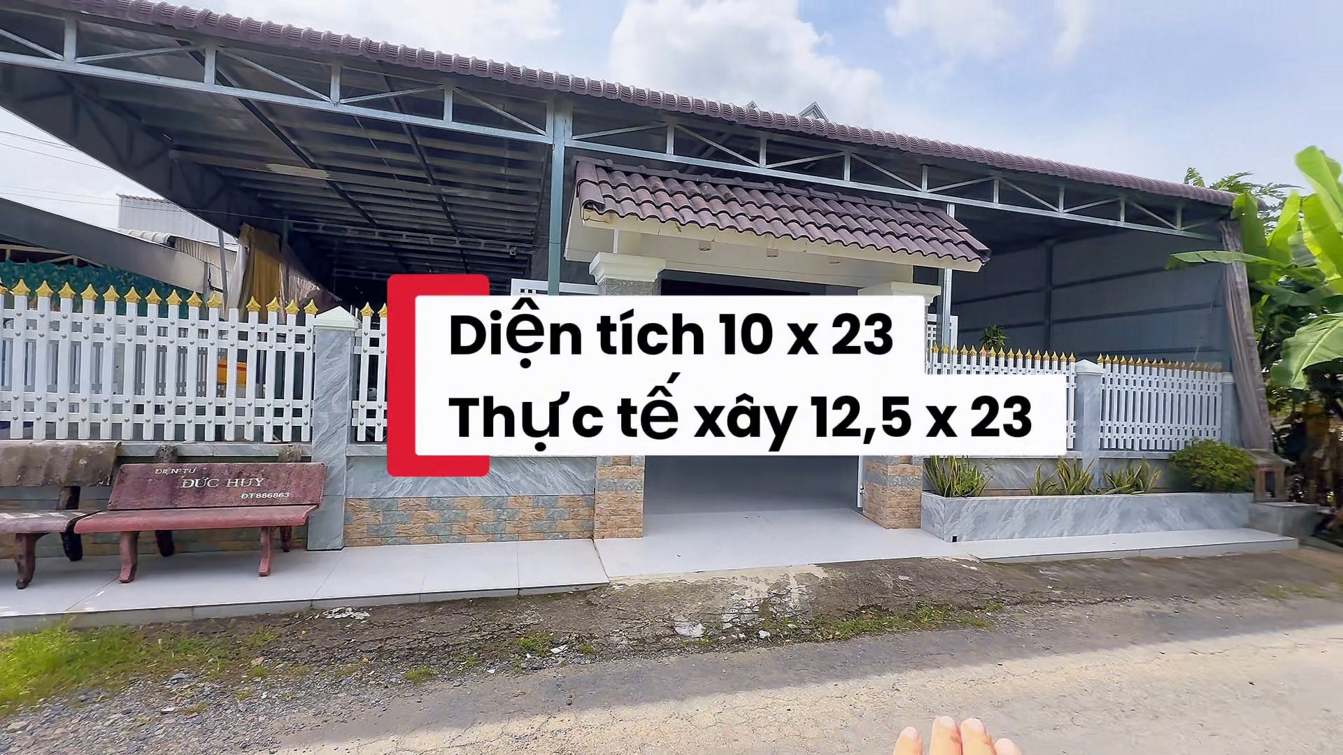 Bán nhà mái Thái đẹp, 220.5m², mặt tiền 12.5m, gần chợ Mỹ Đức, An Giang