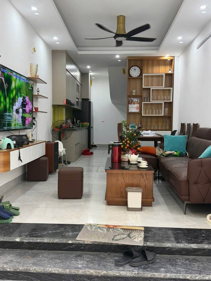 Chính chủ gửi bán nhà tại tổ 8 Thạch Bàn, giá 8.5 tỷ