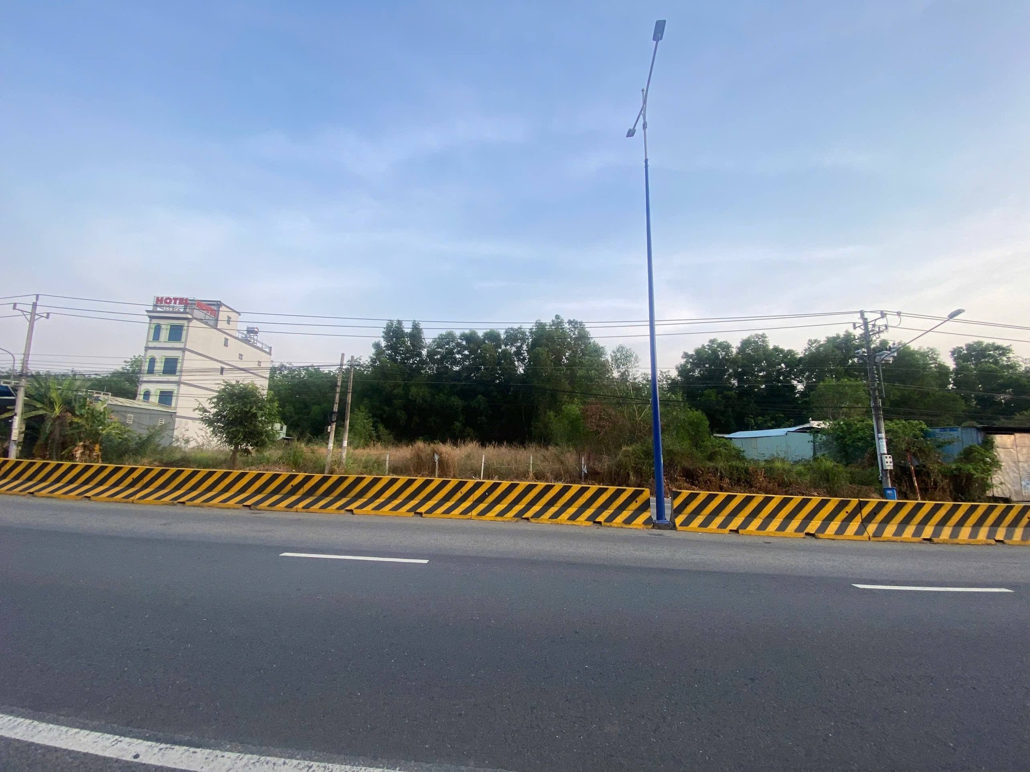 Bán đất mặt tiền Quốc lộ 13, Bến Cát, giá 1,85 tỷ