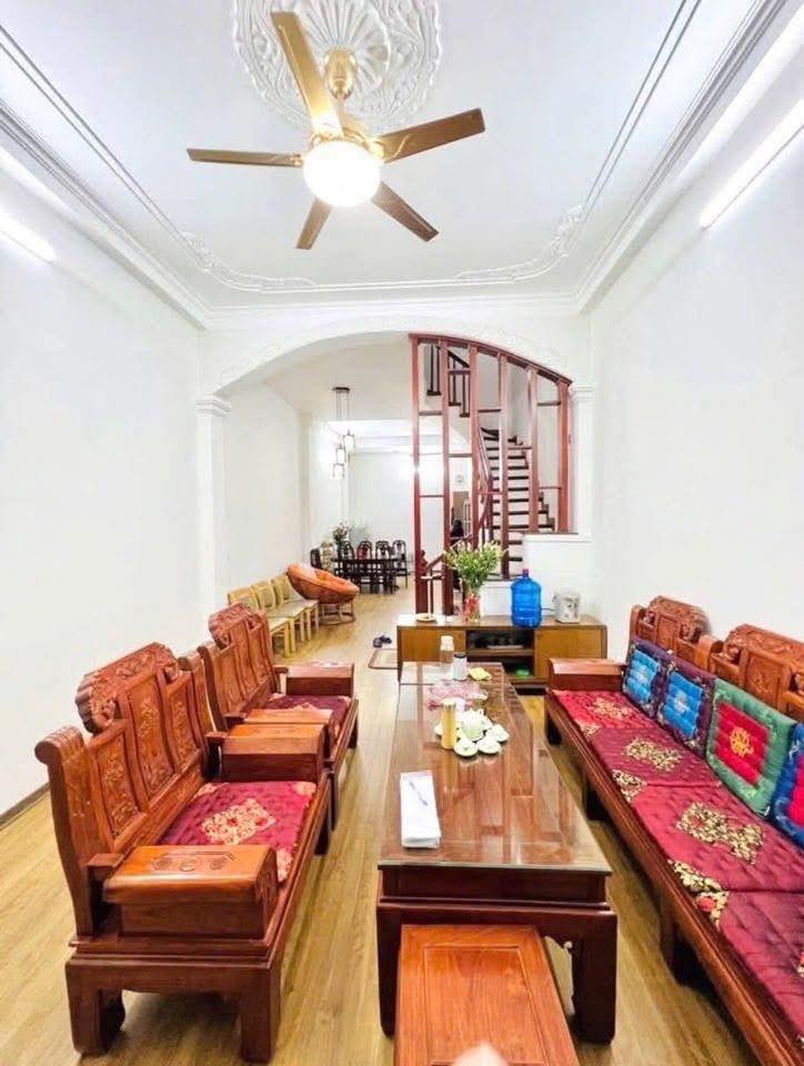 Bán nhà đẹp La Phù, An Khánh, 45m2, có sân để xe rộng, giá chỉ 5,35 tỷ