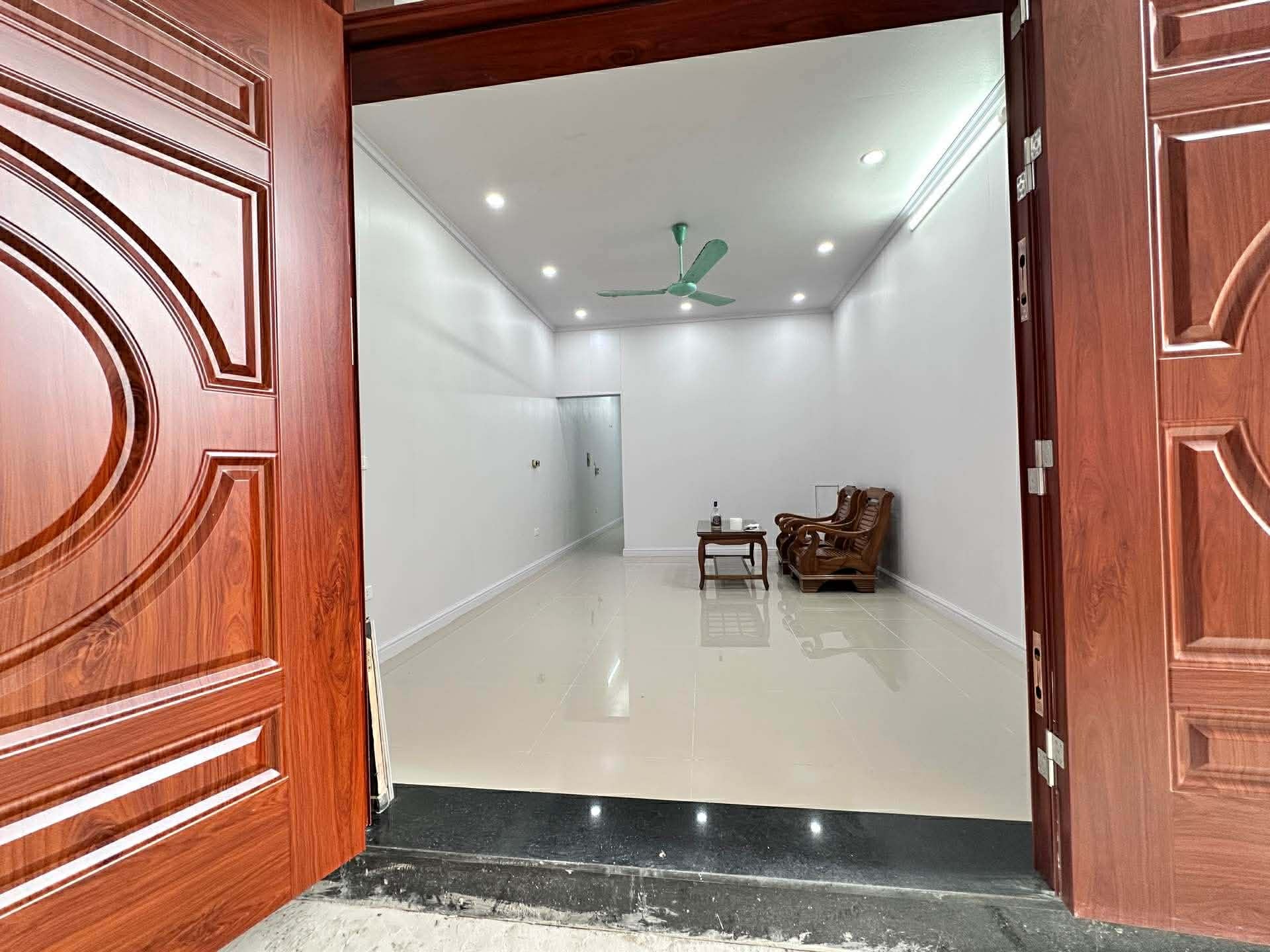 Bán nhà đẹp Cổ Nhuế, ngõ ba gác, ngõ nông thẳng, gần chợ, ở ngay, giá 10.8 tỷ