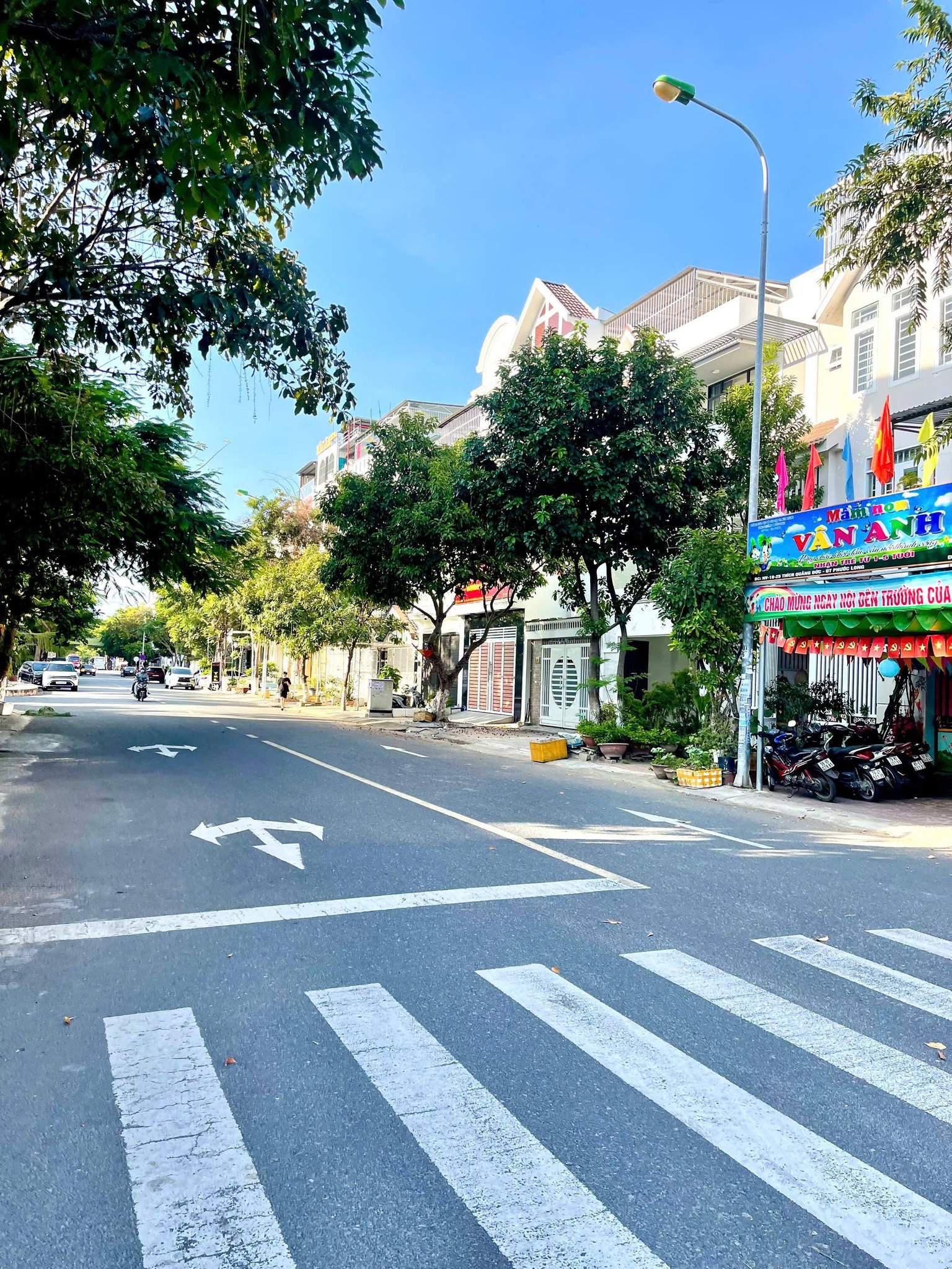 Nhà 4 tầng mặt tiền Thích Quảng Đức 102,5m² thoáng mát, gần biển, giá 11 tỷ