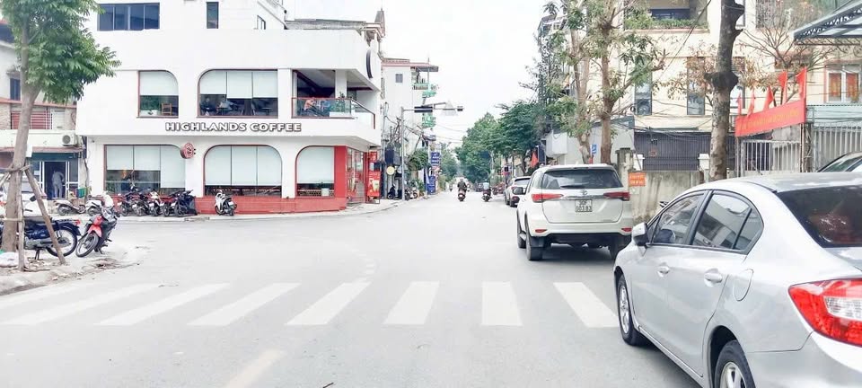 Bán nhà Phú Thượng, Tây Hồ, diện tích 30m2 x 5 tầng, mặt tiền 4.2m, giá 7.6 tỷ